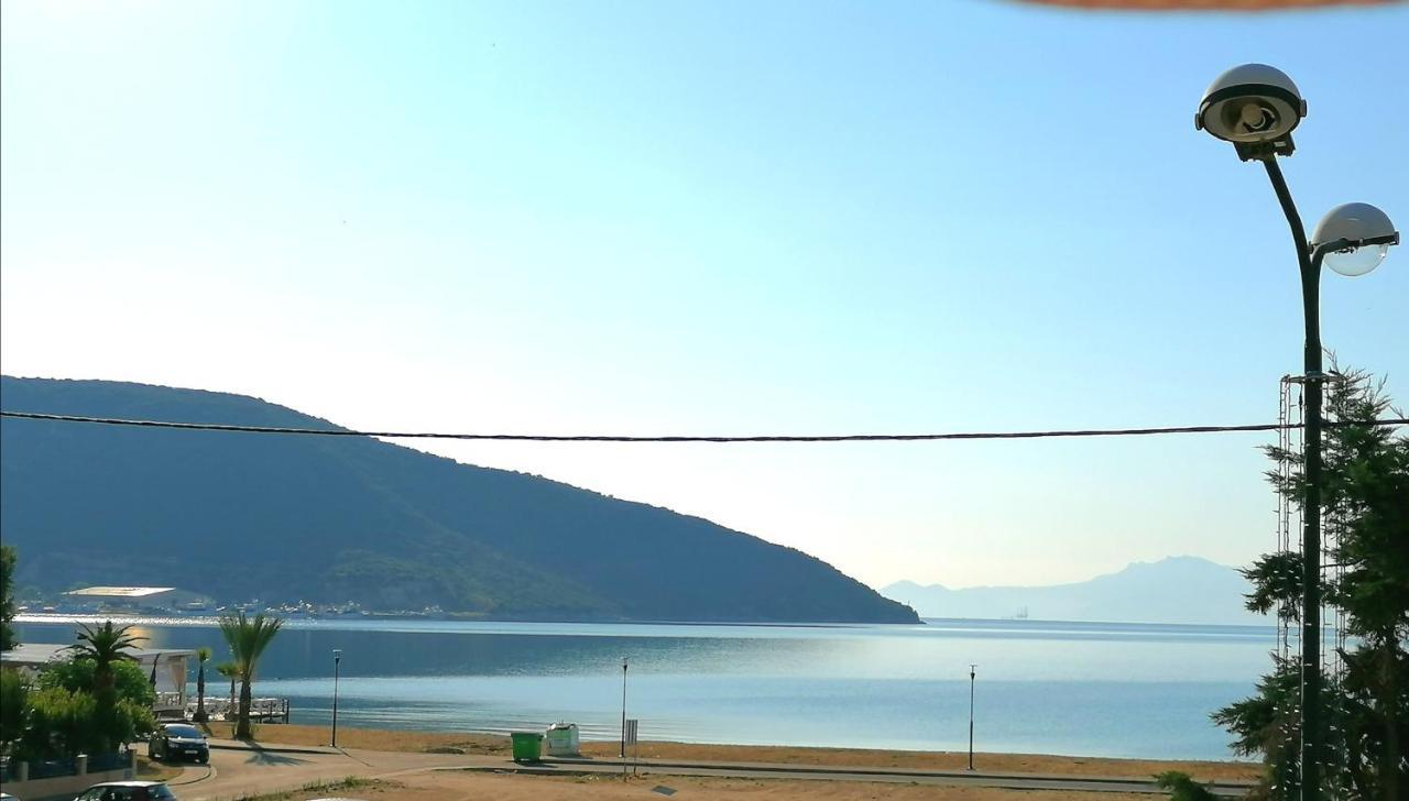 Myrsini'S Sea View Apartment Néa Péramos Eksteriør billede