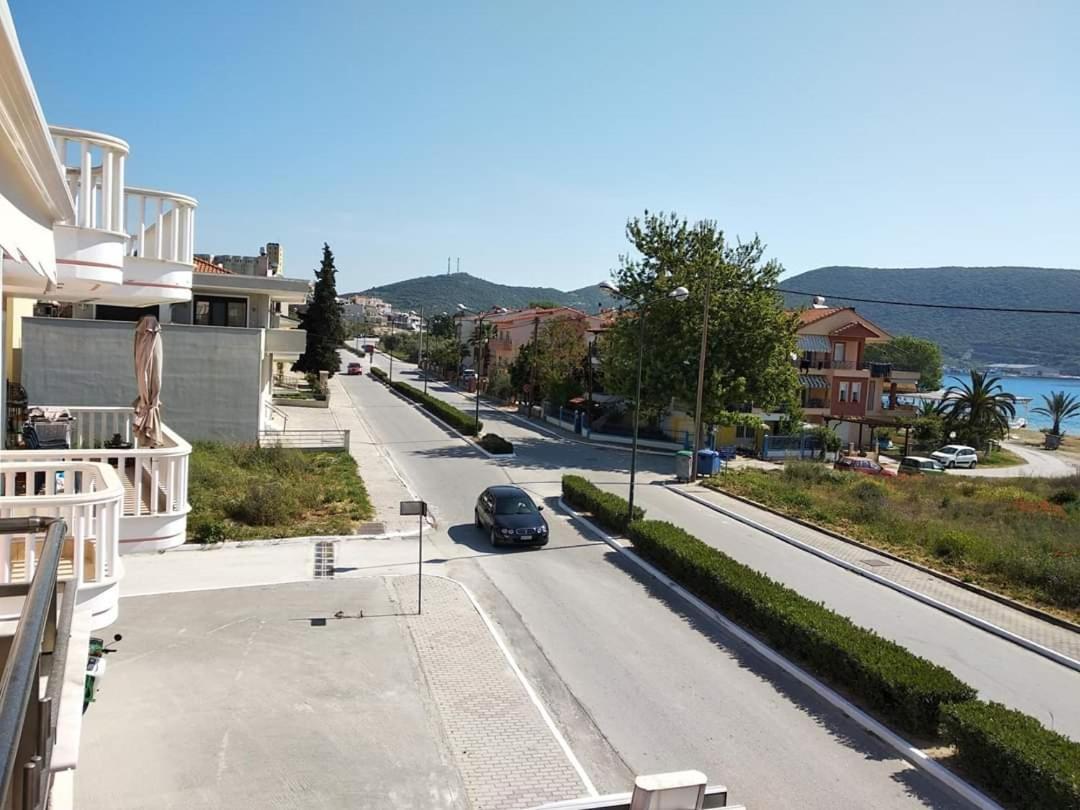Myrsini'S Sea View Apartment Néa Péramos Eksteriør billede