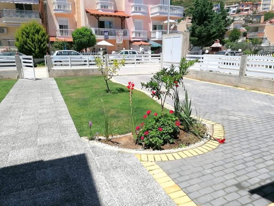Myrsini'S Sea View Apartment Néa Péramos Eksteriør billede