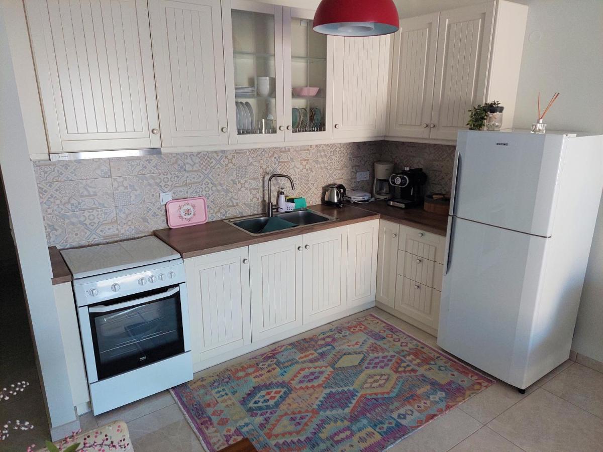 Myrsini'S Sea View Apartment Néa Péramos Eksteriør billede