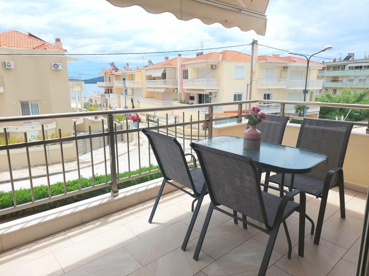 Myrsini'S Sea View Apartment Néa Péramos Eksteriør billede