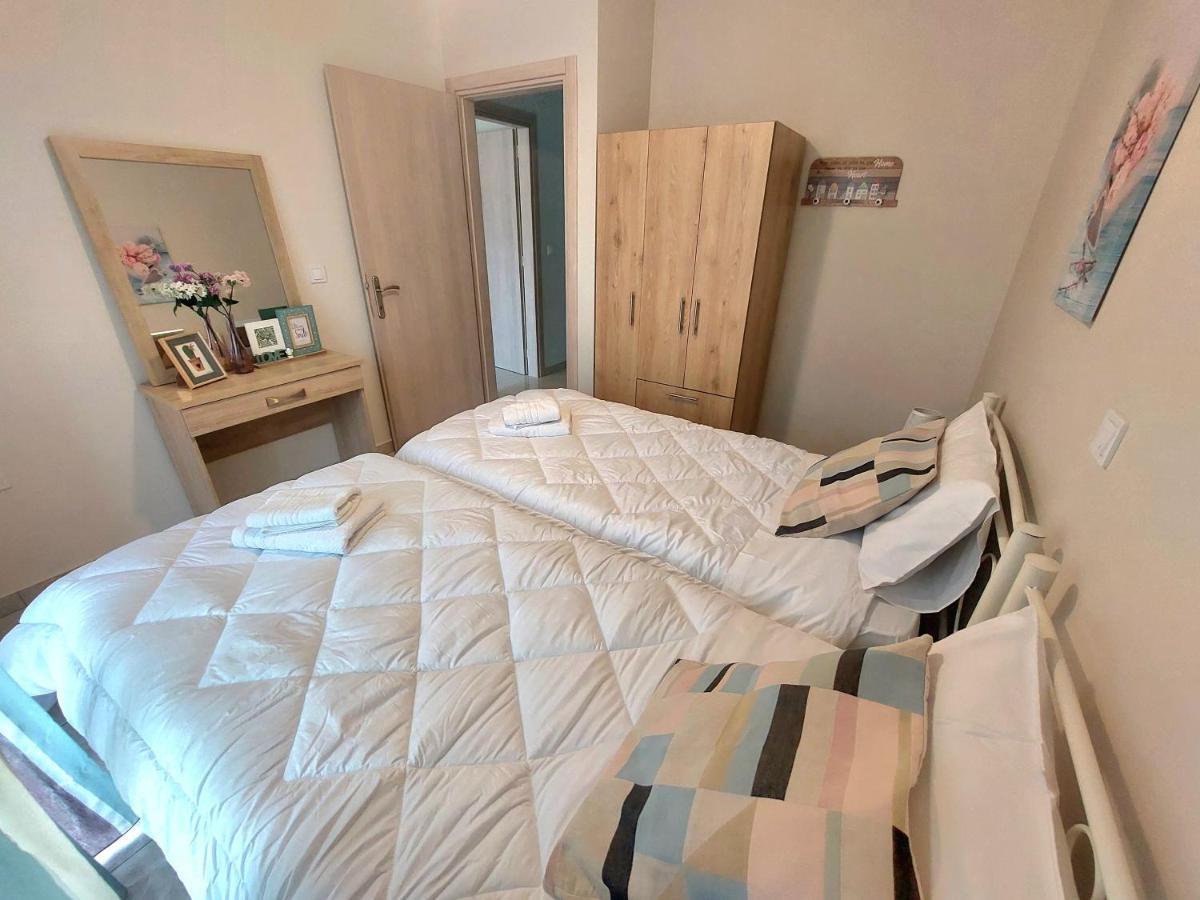 Myrsini'S Sea View Apartment Néa Péramos Eksteriør billede